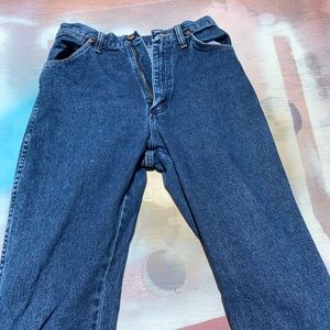 Vintage high waisted size 6 wrangler jeans !!
